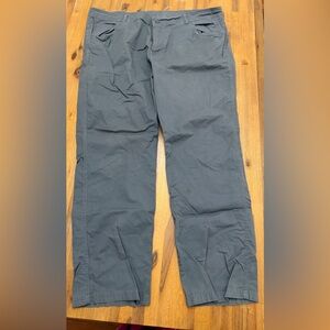 Classic Men's Straight-Leg Pants in Grey